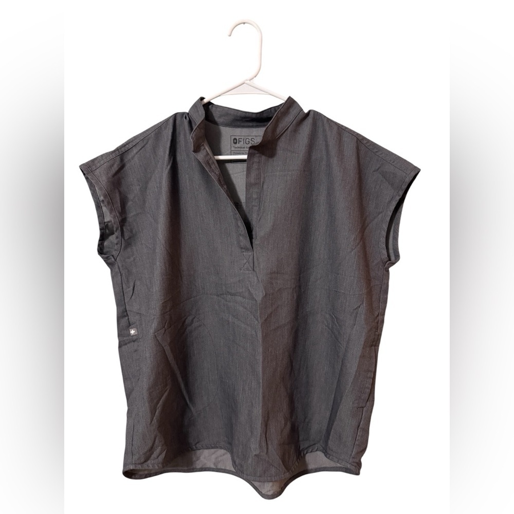 💙FIGS Rafaela Technical Collection Sleeveless Scrub Top”